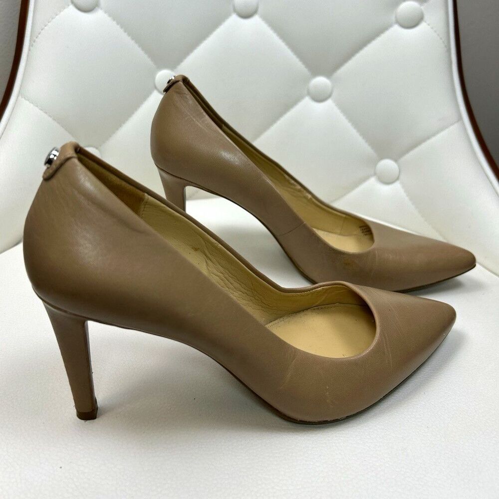 Michael Kors Dorothy Flex Pumps Dark Khaki Tan Leather Heels Pointed Toe Size 7M